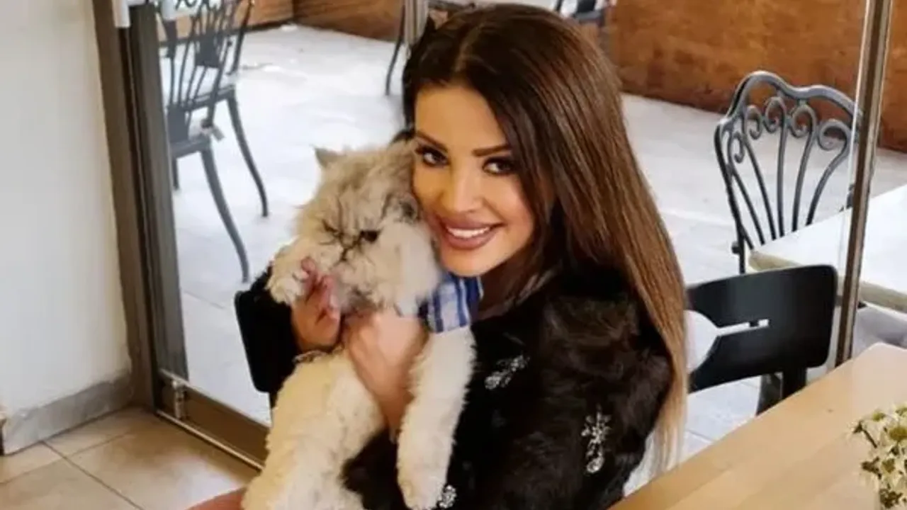 Esra Sönmezer SEVGİLİSİ KİM? evli mi, boyu kilosu, nereli, kaç yaşında, filmleri ve ne iş yapıyor?