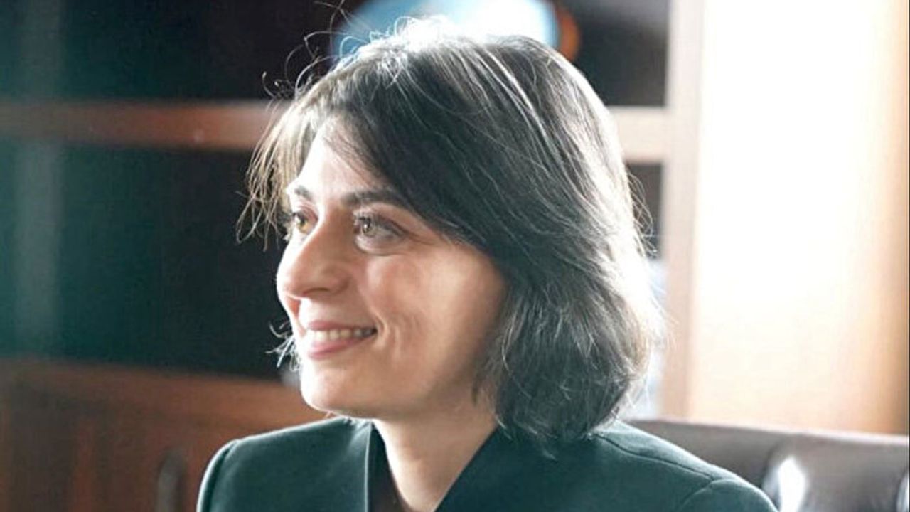 Sinem Dedetaş Babası Kim, Kimin Kızı? Evli Mi, Eşi Kim? Nereli, Ne Mezunu ve Biyografisi