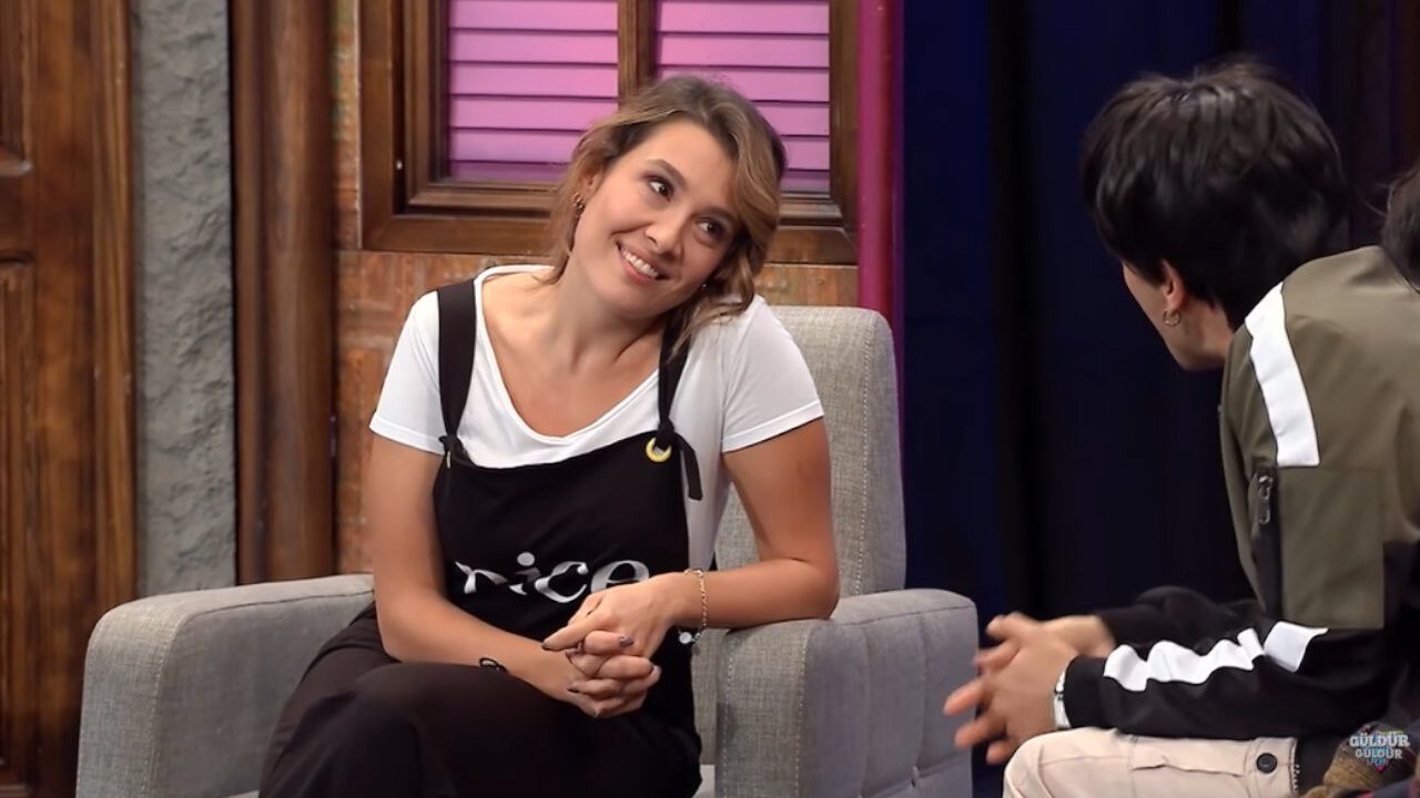 Güldür Güldür Jale Kimdir? Özgün Bayraktar Nereli, Kaç Yaşında, Evli mi, Eşi Kim, Boyu, Rol Aldığı Diziler