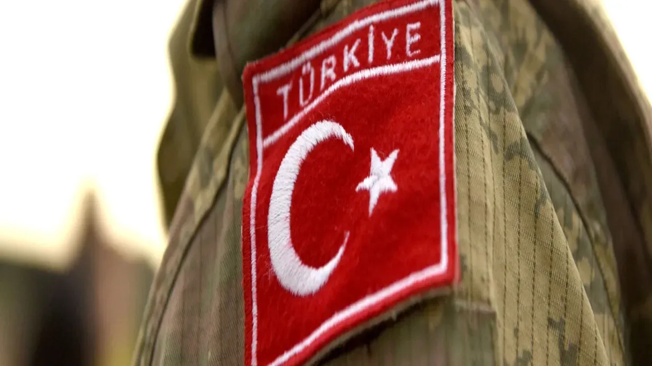 Bedelli askerlikte telefon sokmak yasak mı, tuşlu telefon serbest mi, kameralı telefon yakalanırsa ne olur?