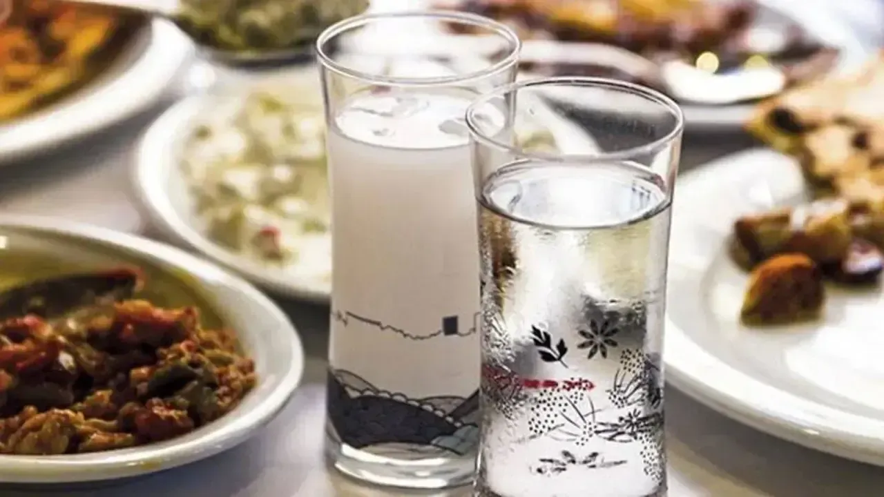 Rakı Fiyatları 2025! Yeni Rakı, Beylerbeyi Göbek Rakısı, Tekirdağ, Efe Rakı, Altınbaş, İzmir Rakısı Ne Kadar Oldu? 35’lik – 50’lik – 70’lik Güncel Liste
