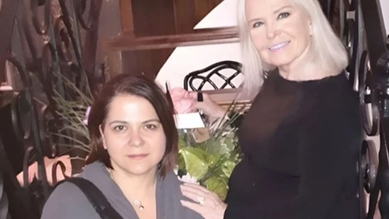 Gönül Yazar Eşi Kim, Kiminle Evli, Kızı Yasemin Simavi Kim, Babası Kim, Mesleği, Ne İş Yapıyor?