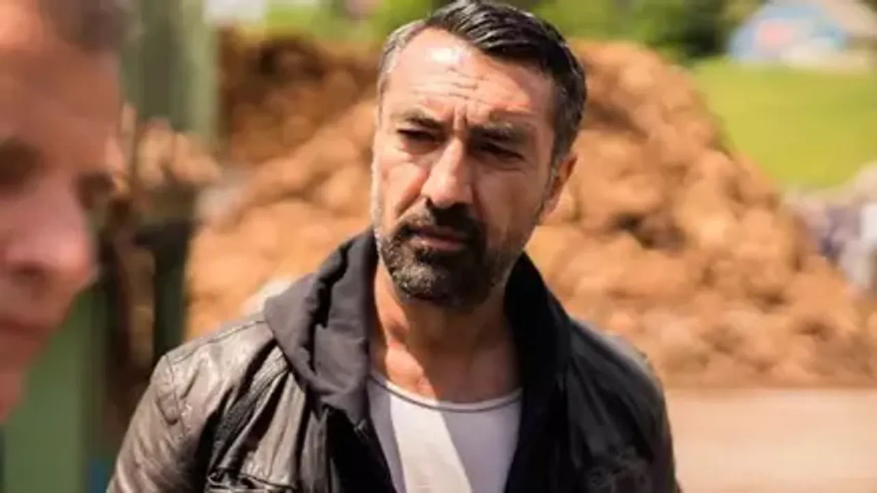Mehmet Kurtuluş Kimdir? Kürt mü, Hangi Dilleri Biliyor, Aslen Nereli, Kaç Yaşında, Evli mi, Eşi Kim, Ne İş Yapıyor, Rol Aldığı Film ve Diziler