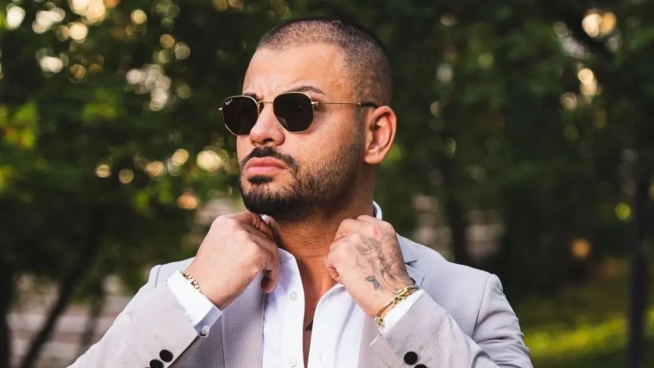 Tolga Çam Hayatı, Yaşı, Modacı Kariyeri, Ünlü Tasarımları ve Tekne Kavga Skandalı