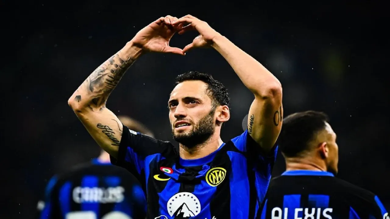 Hakan Çalhanoğlu’nun babası kimdir, ne iş yapıyor? Çalhanoğlu ailesi nereli, kardeşi Muhammed Çalhanoğlu kimdir?
