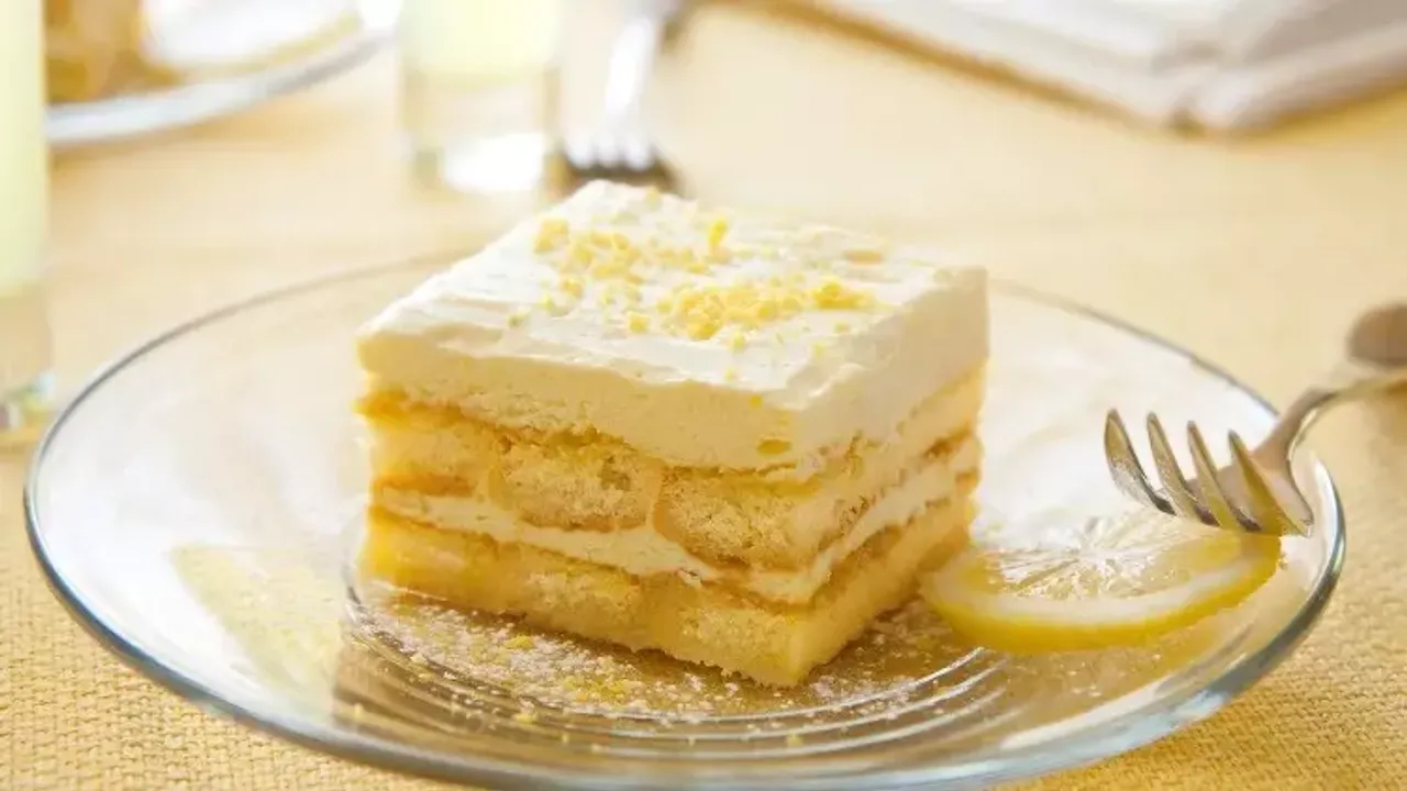 Limonlu tiramisu nasıl yapılır, malzemeleri nelerdir, limon sosu ve muhallebili katmanları nasıl hazırlanır, ev yapımı limonlu tiramisu püf noktaları neler?