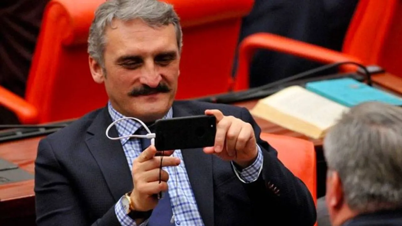 Ahmet Hamdi Çamlı özgeçmişi kimdir, evli mi, kaç yaşında, görevleri ne iş yapıyor, nerenin milletvekili
