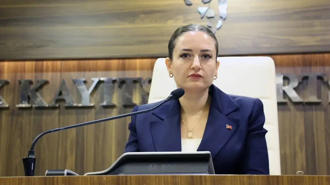 Büşra Özdemir Özgeçmişi, kiminle evli, eşi kim, evli mi ve özel hayatı