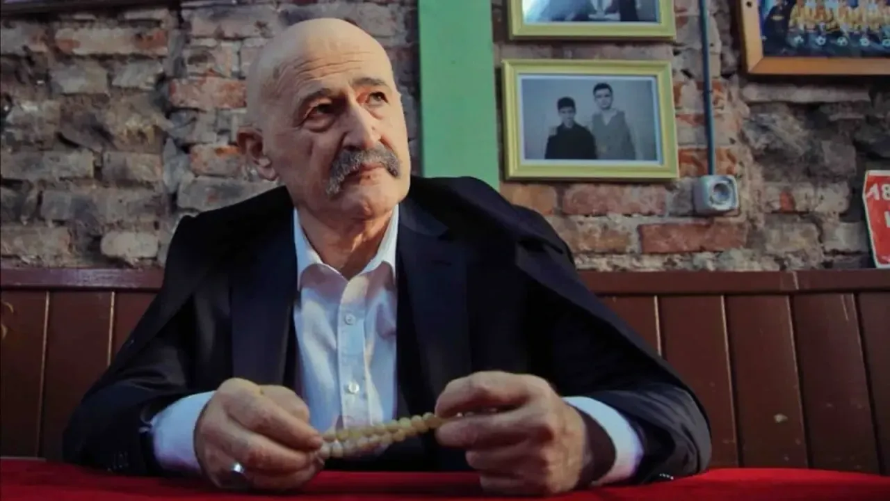 Uzak Şehir Ecmel Kimdir, Eşi (karısı) Kimdir? Ecmel Albora Gerçek Adı Ne, Nereli, Kaç Yaşında?