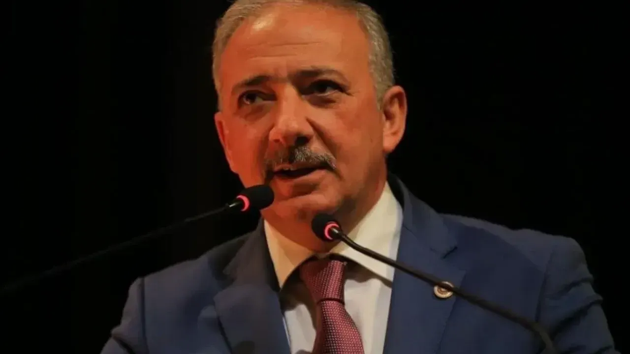 Kadem Mete Kaza Geçirdi! Üç Araç Birbirine Girdi, Şans Eseri Kurtuldu