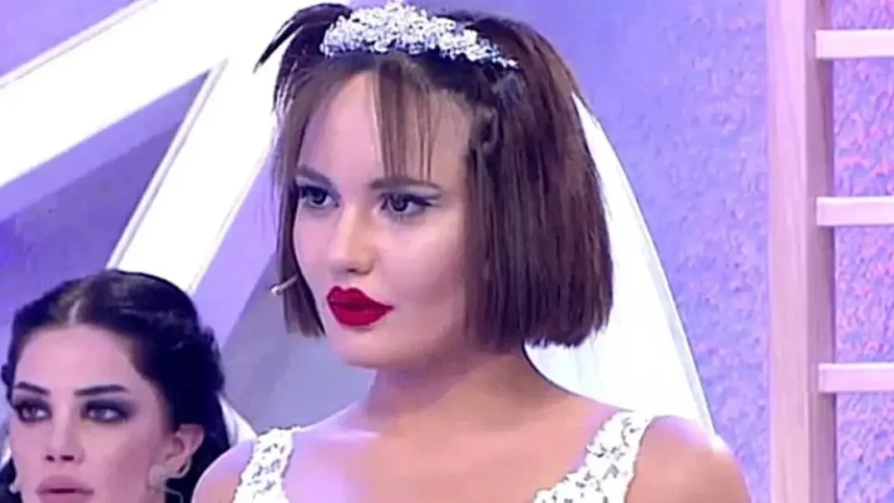 Bahar Candan kimdir, kaç yaşında, nereli, boyu, kilosu ve burcu nedir? Bahar Candan’ın hayatı, eğitimi, müzik kariyeri ve son durumu