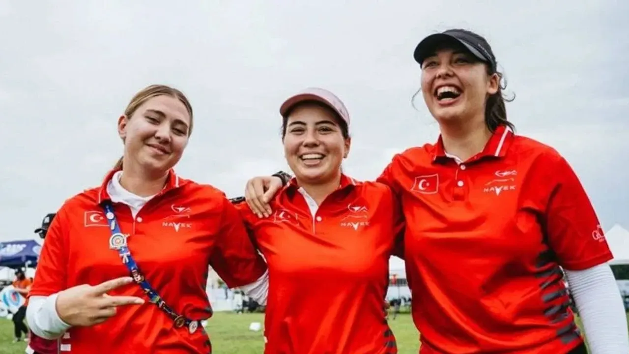 Betül Özbek kimdir, nereli, kaç yaşında, milli okçu mu, U21 Kadın Makaralı Yay Takımı dünya şampiyonu oldu mu?