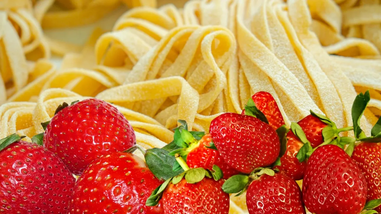 Çilekli makarna tarifi nedir, nasıl yapılır, çilekli makarna tatlı mı, Iga Swiatek'in çilekli tatlı makarna nasıl yapılır