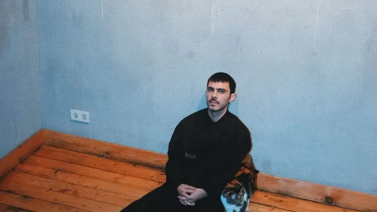 Mesut Adlin Kimdir, Kaç Yaşında, Nereli, Hangi Sanatçılarla Çalıştı, Hakkındaki Taciz İddiaları ve Kariyerinin Son Durumu