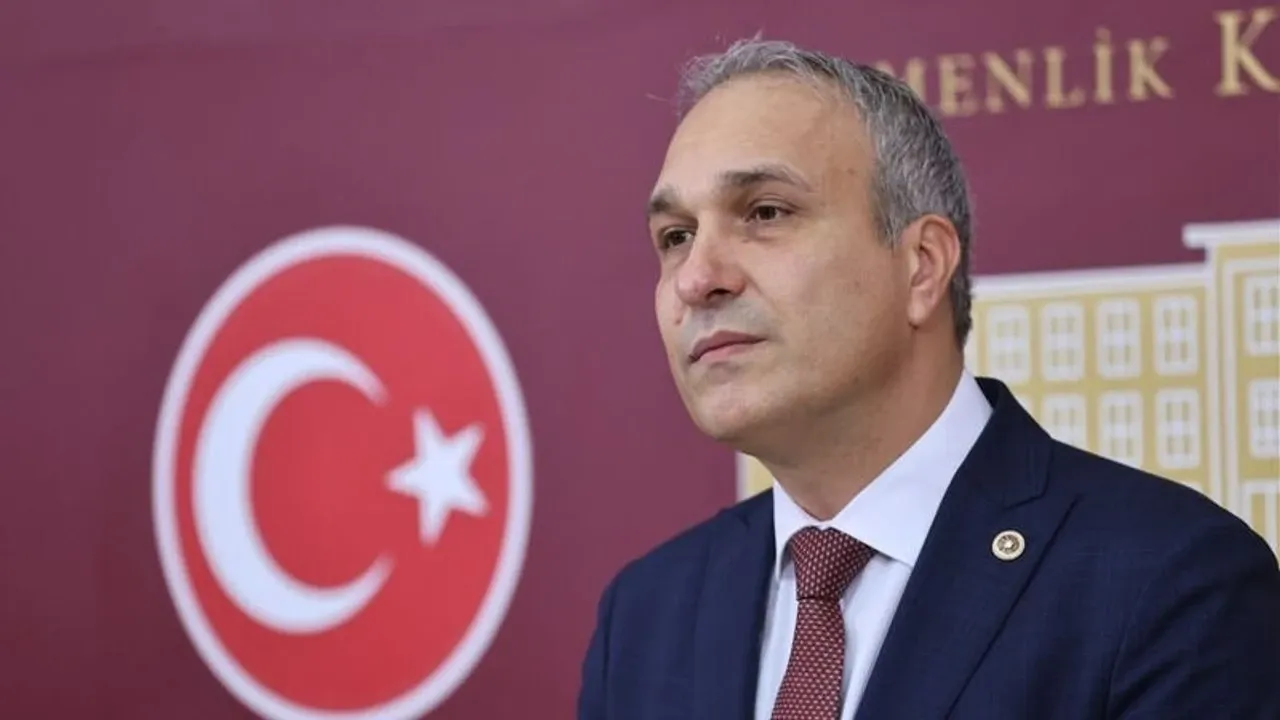 Suat Özçağdaş kimdir, nereli, kaç yaşında, evli mi, CHP milletvekili mi, ne mezunu, ne iş yapıyor, siyasi kariyeri