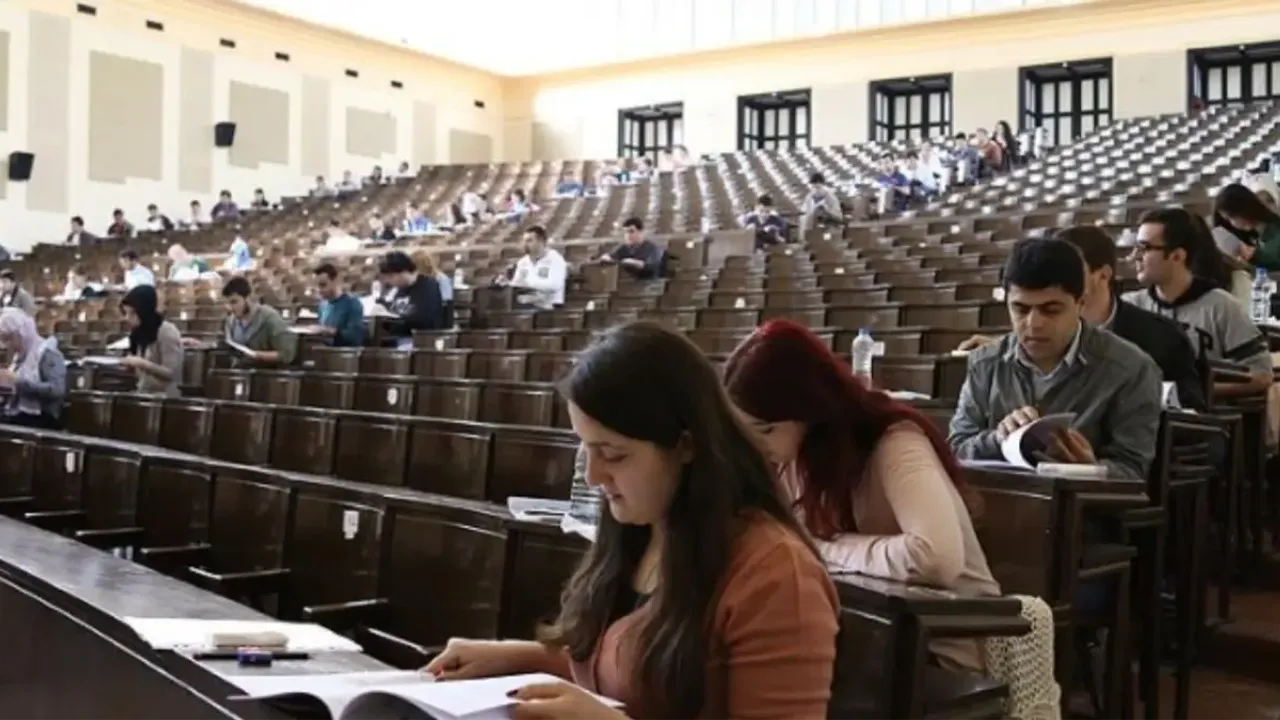 2025 üniversite kayıtları ne zaman, nasıl yapılır, gerekli belgeler neler, üniversiteler ne zaman açılıyor