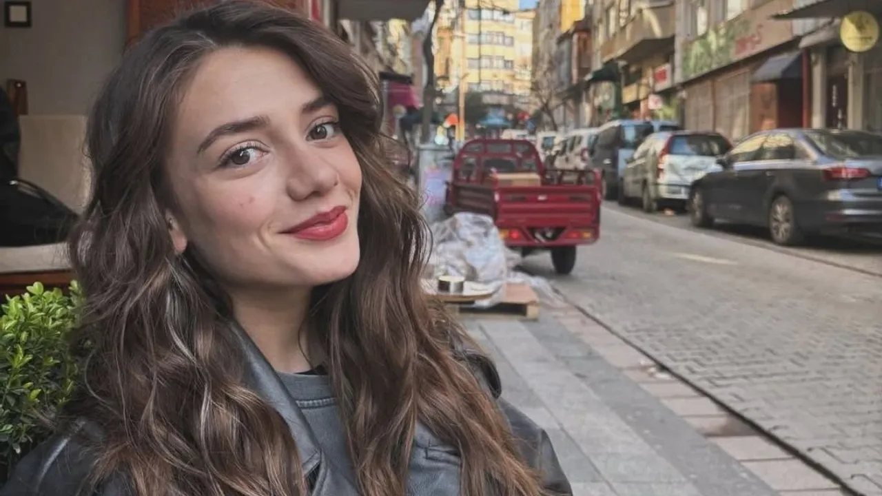 Çarpıntı Dizisinin Melisa’sı Şevval Kaya Kimdir, Kaç Yaşında, Boyu Kaç, Kilosu Ne, Burcu Ne, Aslen Nereli, Sevgilisi Kim, Evli mi, Hangi Okuldan Mezun?
