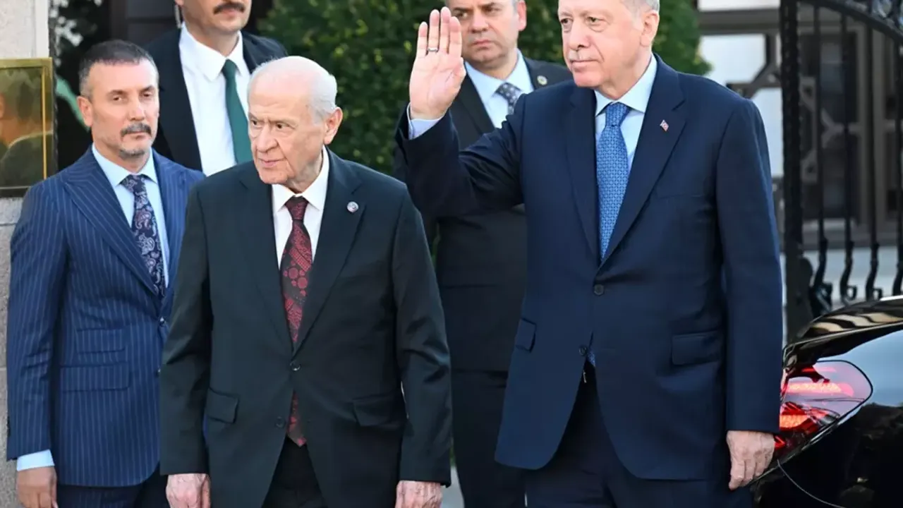 Devlet Bahçeli’den Sürpriz Çıkış: “Ahmet Türk Göreve Dönmeli, Ahmet Özer Tahliye Edilmeli”
