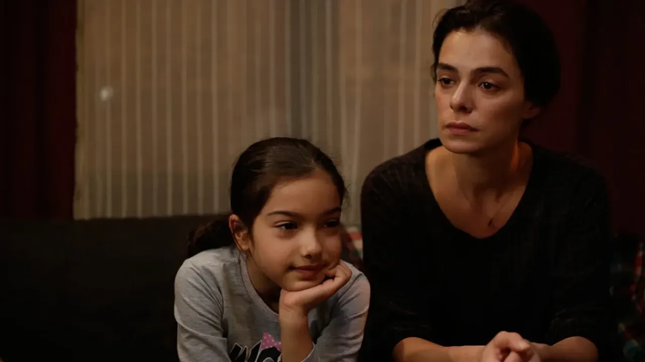 Kübra Süzgün kimdir, kaç yaşında, nereli, hangi dizilerde ve filmlerde oynadı?