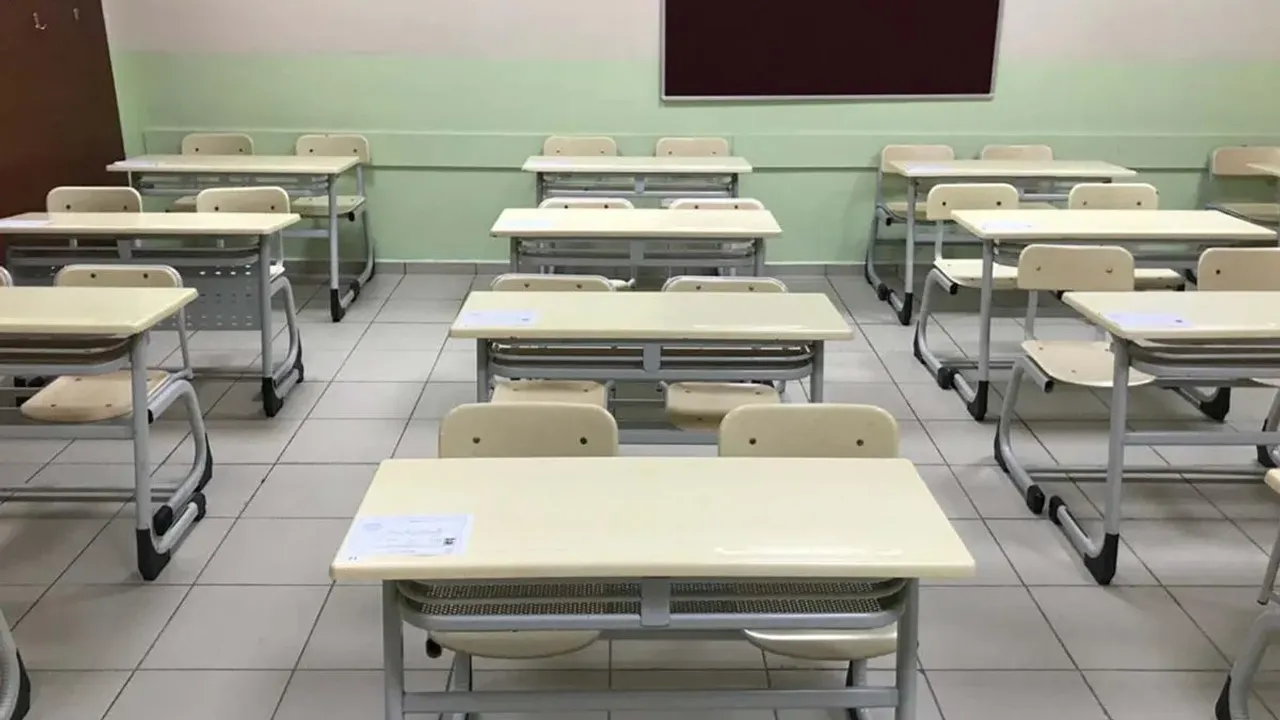 28 Ekim’de okullar yarım gün mü, tam gün mü tatil? 29 Ekim 2025 resmi tatil mi, kamu kurumları kapalı mı?