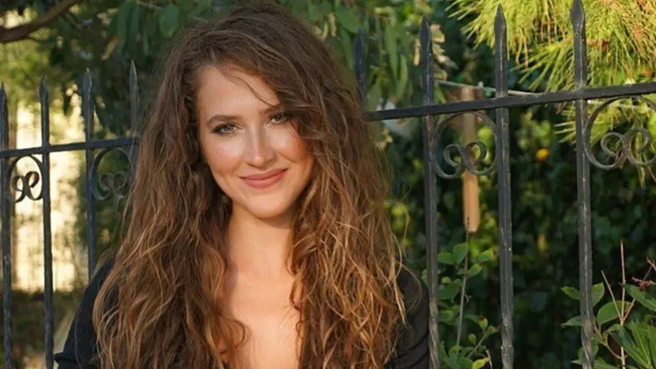 Güller ve Günahlar dizisinde Berrak karakteri kimdir, Oya Unustası kimdir, kaç yaşında, nereli, evli mi?