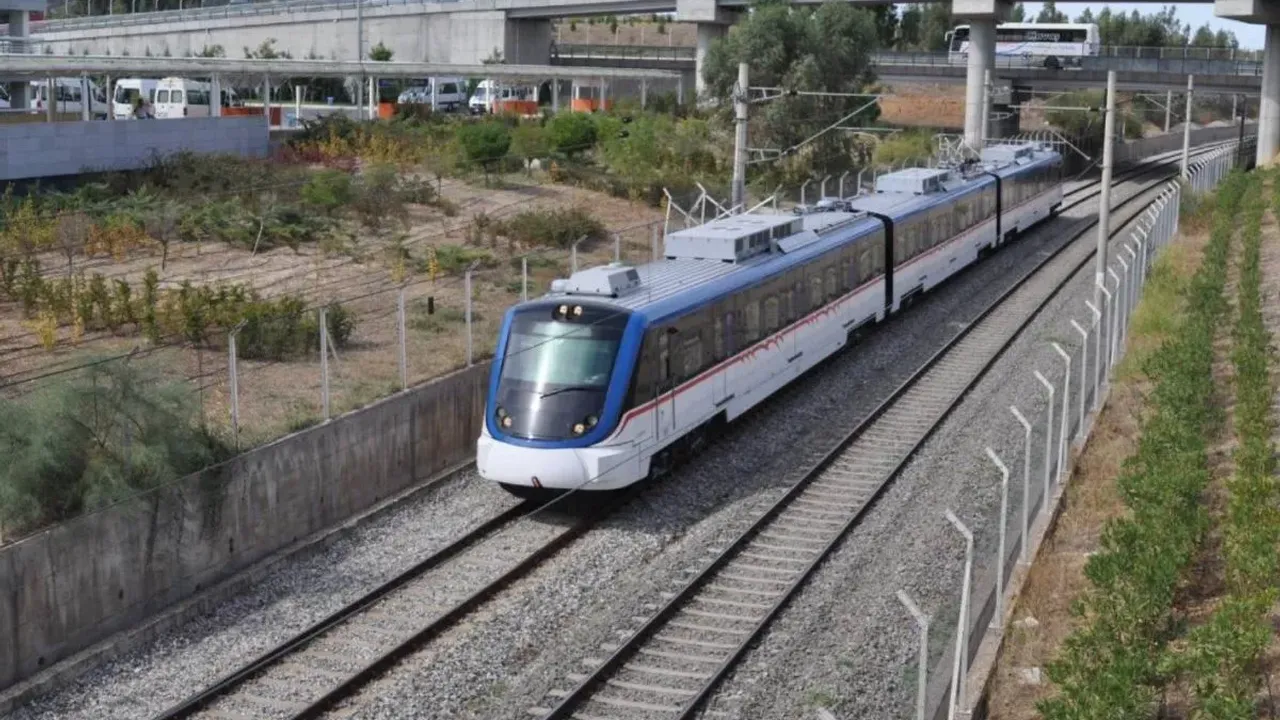 İZBAN bilet fiyatları 2025 güncel liste, tam ve indirimli ücretler belli oldu mu?