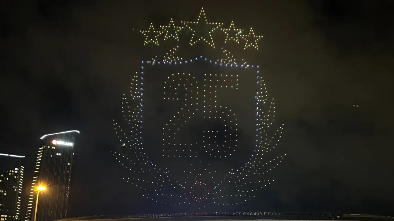 Galatasaray şampiyonluğu göklerde kutladı: 1500 Dron ile şov!