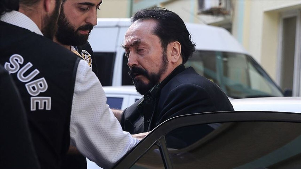 Adnan Oktar'dan Sokrates'i şaşırtan savunma! 8 bin 463 yıl 4 aylık hapis cezasından beraat mi etti?