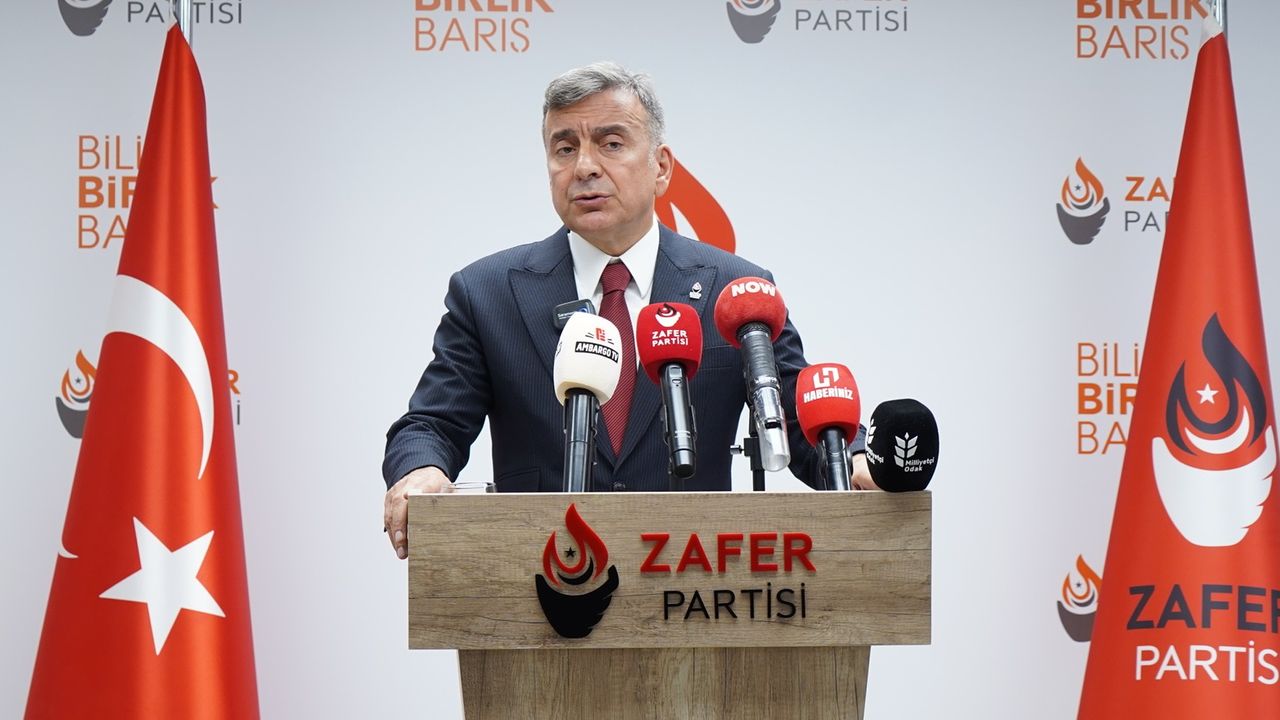 Azmi Karamahmutoğlu kimdir? Hangi görevlerde bulundu?