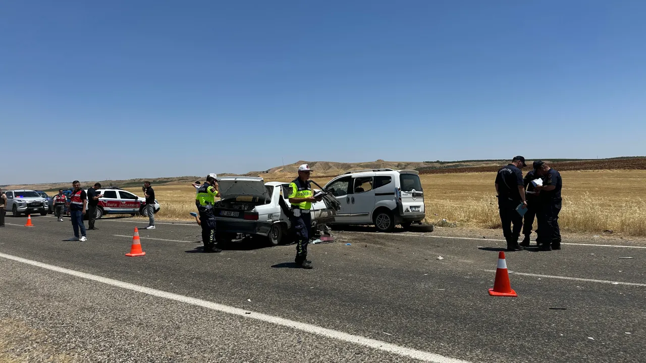Adıyaman’da kafa kafaya çarpışma: 4 kişi hayatını kaybetti