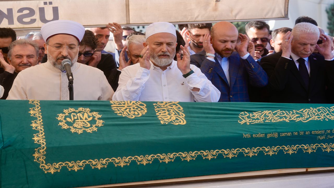 Yiğit Bulut İstanbul'da son yolculuğuna uğurlandı