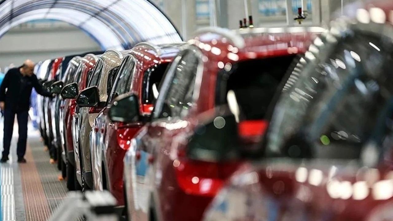 Ünlü otomotiv devinin araçlarında yolda stop etme tehlikesi! 850 binden fazla araç geri çağrılıyor