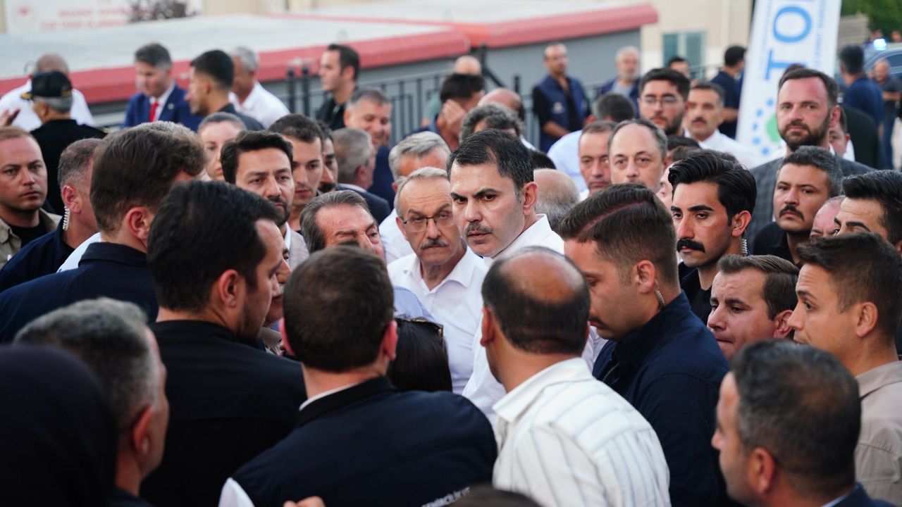 Murat Kurum'dan deprem bölgesindeki müteahhitlere uyarı