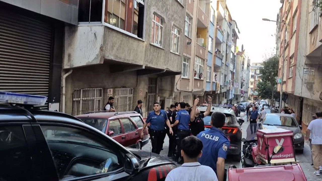 Sultangazi’de polise bıçaklı saldırı! şüpheli kovalamacayla yakalandı