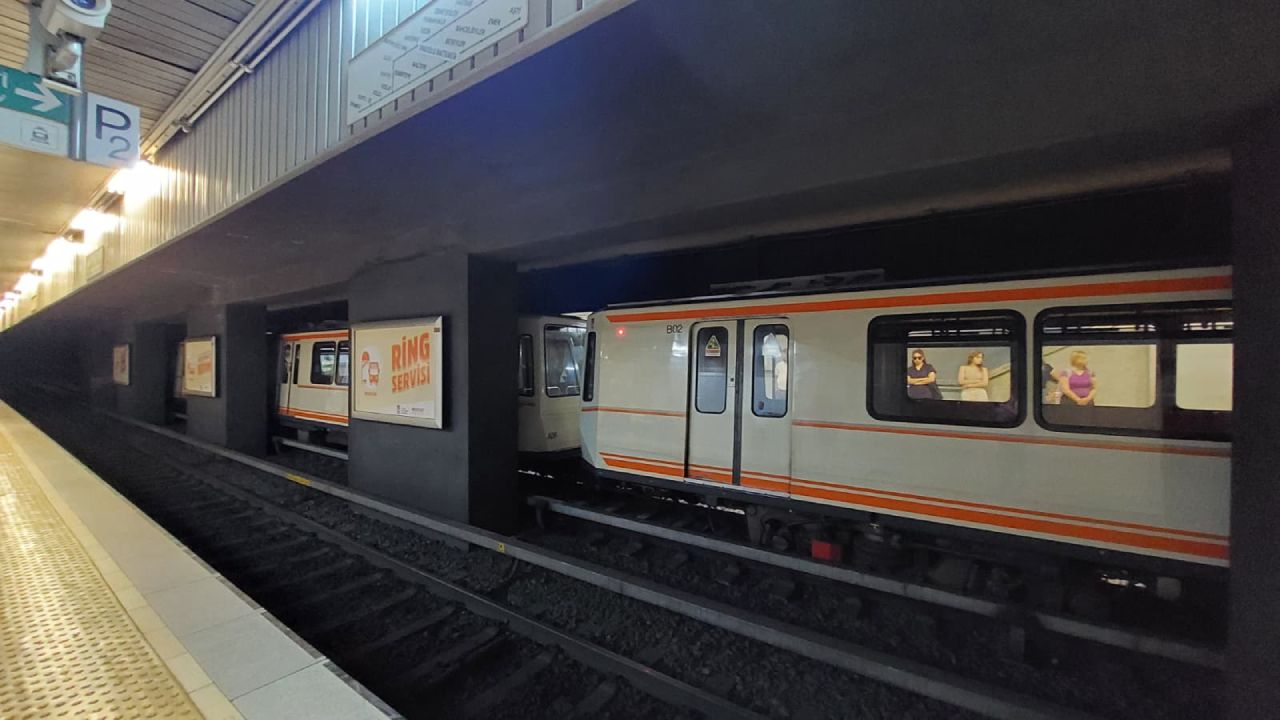 Ankara'da toplu taşıma arızaları can sıkıyor: Dakikalarca beklediler!