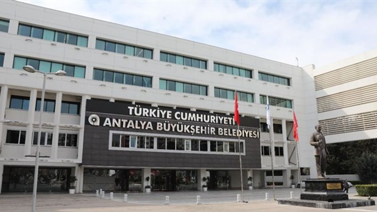 Antalya Belediyesi’ni sarsan rüşvet operasyonu: 8 tutuklama!
