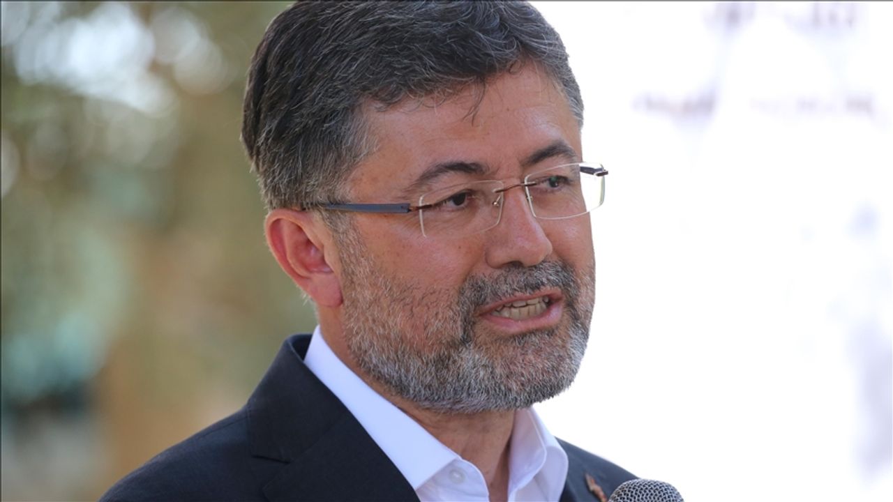 Bakan Yumaklı'dan yangın savunması: Müdahale etmemezlik yapmadık