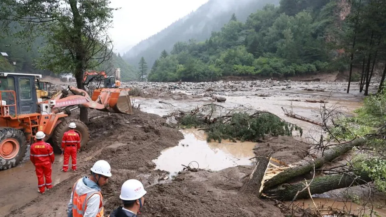 Çin'in Gansu eyaletinde sel felaketi: Ölü ve kayıplar var