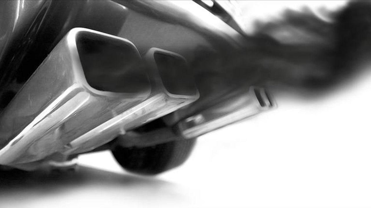 Yaz aylarında sık görülüyor! Egzozdan gelen bu belirti büyük arıza habercisi