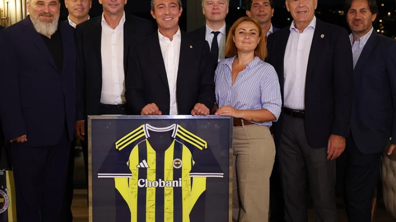 Fenerbahçe’den Feyenoord’a dostluk jesti: Yemekte bir araya geldiler!