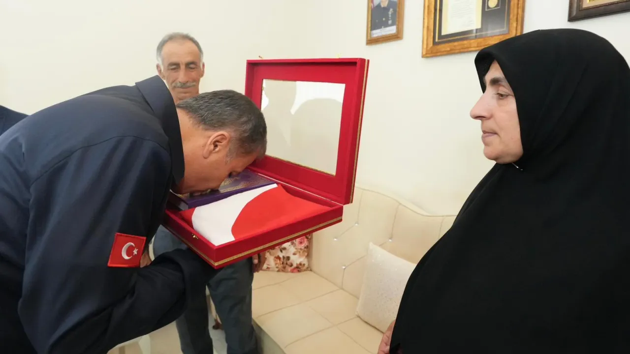 Cumhurbaşkanı Erdoğan'ın mektubu şehit ailesine ulaştı