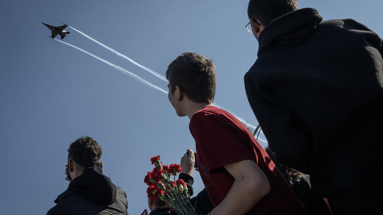 Ankara'da Cumhuriyet Bayramı için resmi geçit töreni yapıldı: SOLOTÜRK'ten Cumhuriyet'e selam!
