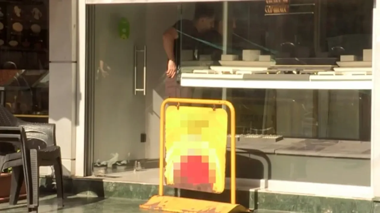 Antalya’da film gibi kuyumcu soygunu: 4 kilo altın çaldılar