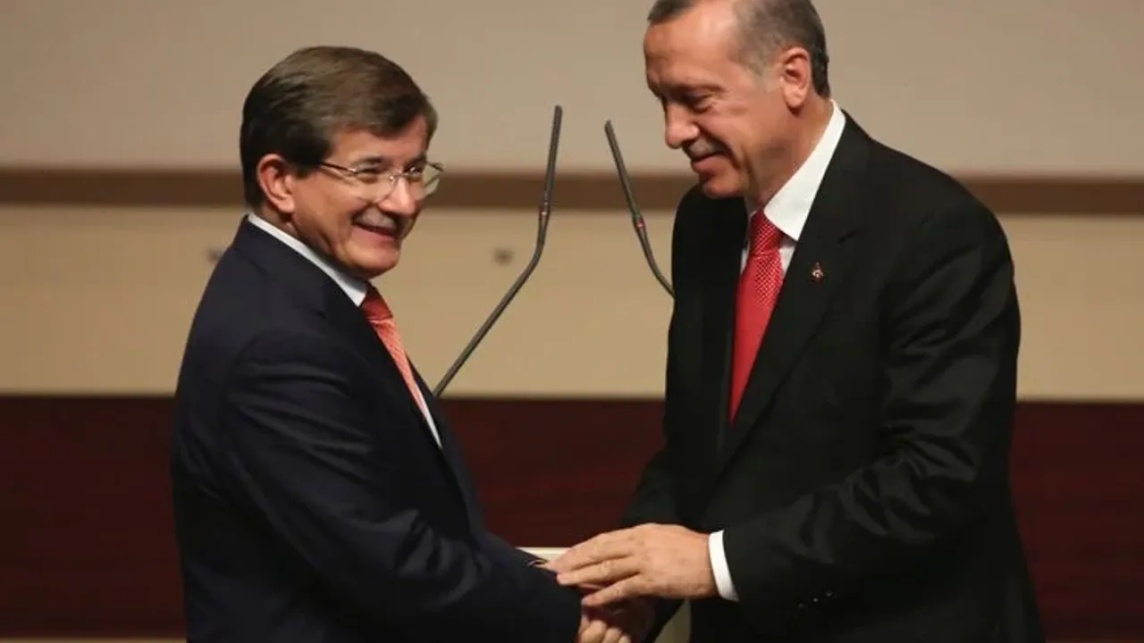 Davutoğlu’ndan Erdoğan’a göz kırpan açıklama: Teklif gelirse tereddüt etmem!