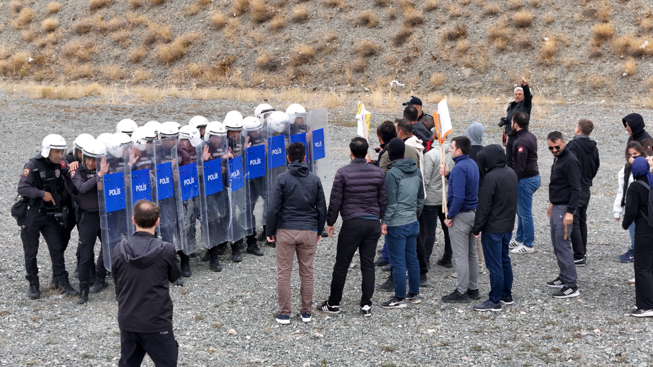 Erzincan'da çevik kuvvetten nefes kesen tatbikat