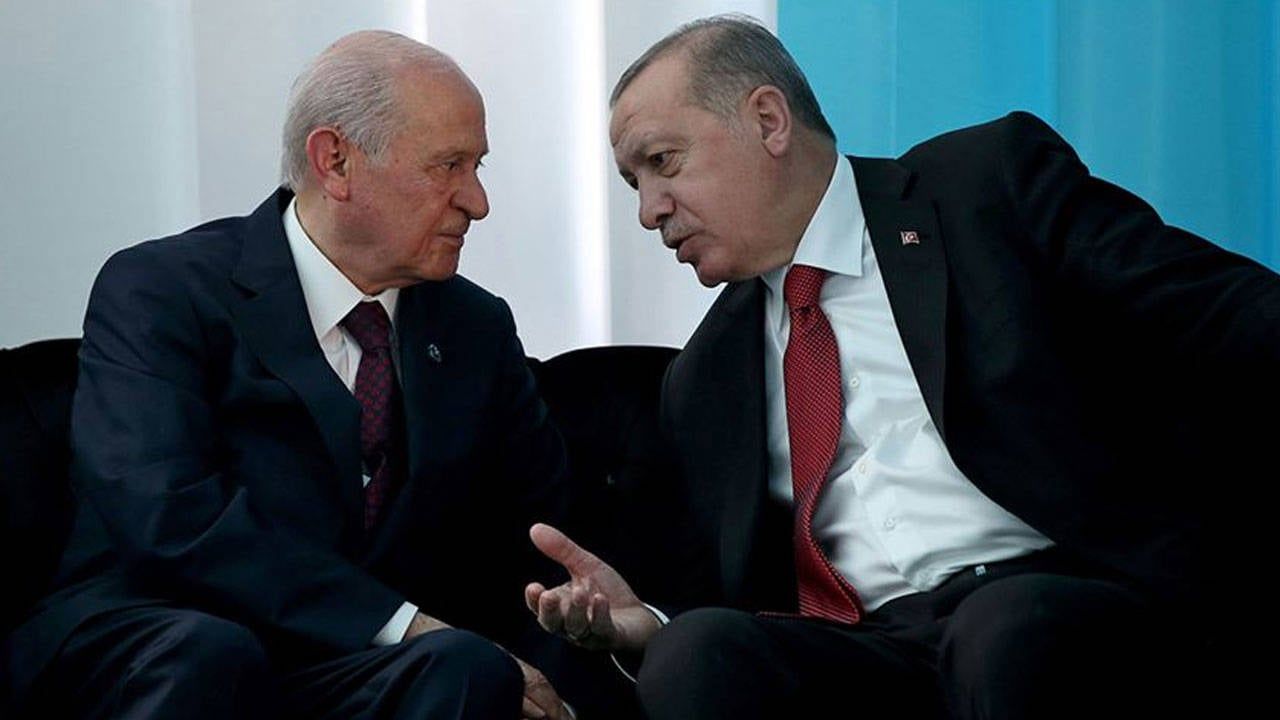 Gazeteci Selvi: AK Parti'nin ve Türkiye'nin Devlet Bahçeli'yi kaybetme lüksü yoktur