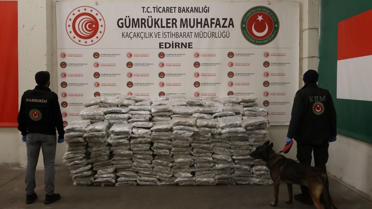 Kapıkule ve İpsala sınır kapılarında tonlarca uyuşturucu ele geçirildi