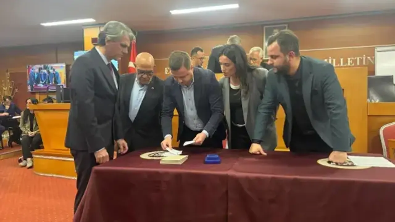Bayrampaşa’da başkanvekili seçimi krize döndü: Üç turda da sonuç çıkmadı!