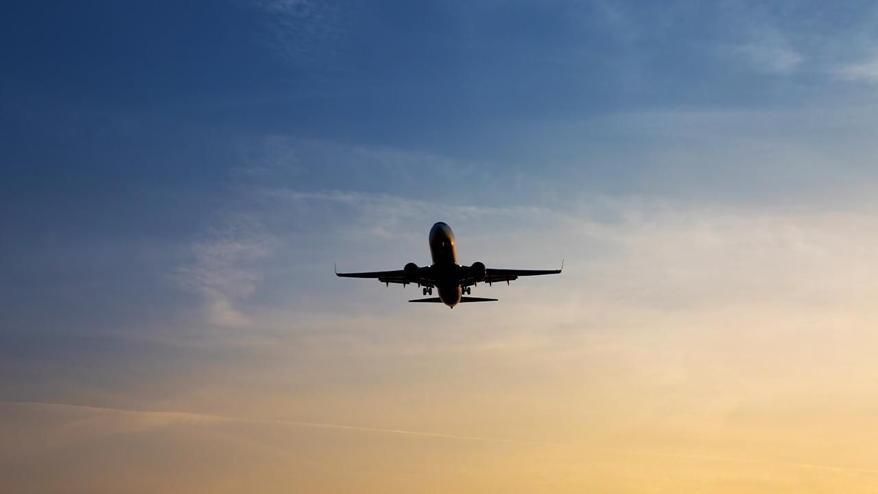 Uçakta ani irtifa kaybı: Yolcular hastaneye kaldırıldı