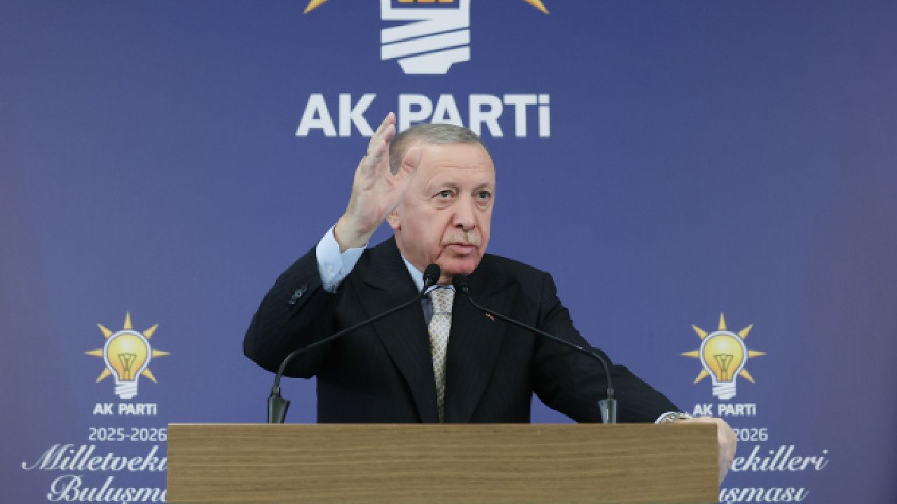 Cumhurbaşkanı Erdoğan'dan Özgür Özel'e: Yüreğin yetiyorsa su bidonu ile  çıksana - TÜRKINFORM Son dakika Haberler